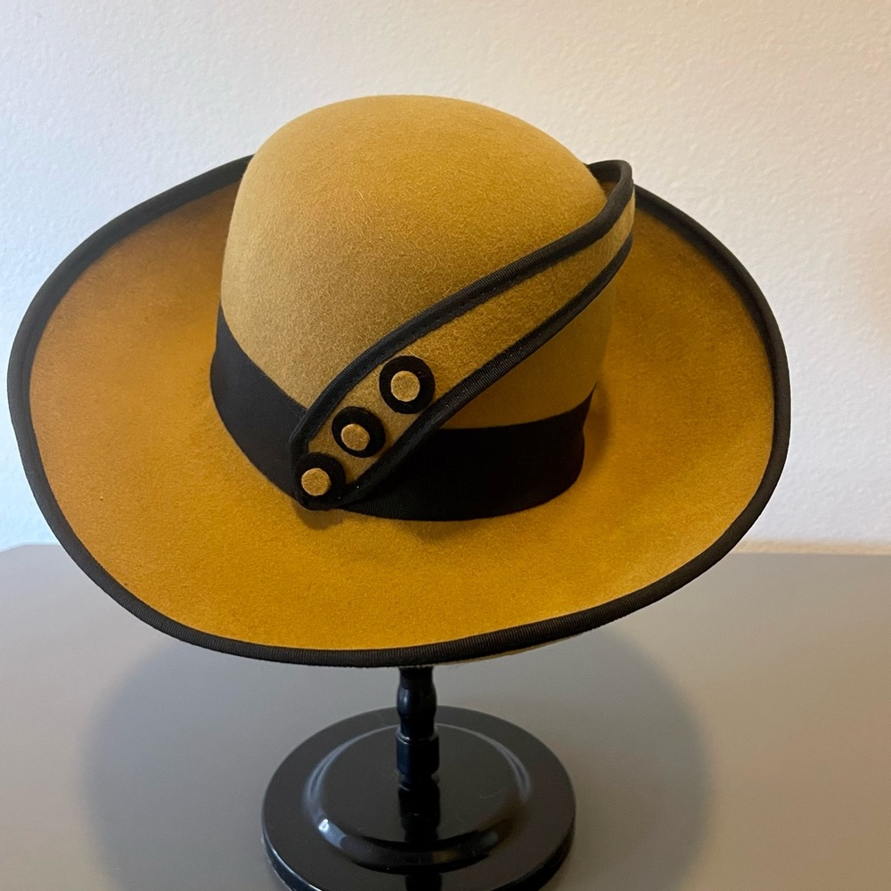 Vintage Bellini Originals USA 100% Wool 4384 Dress Derby Hat Camel & Black.
